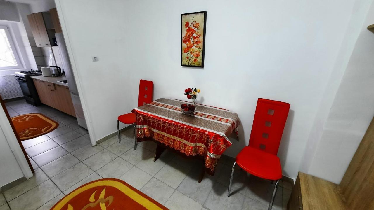 Modern Semi-Central 1 Bedroom Apartment, 3 Parks Nearby Bucureşti Ngoại thất bức ảnh